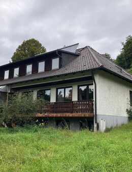 Großes Landhaus mit Nebengebäuden und 40.000 qm Grund - Parsberg