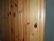 Zum Verkauf steht ein schöner ECHT-HOLZ- ECKSCHRANK*NEUWERTIG* = 300,00 - Halstenbek