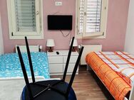 Gästezimmer mit eigener Küche, Wlan, TV, Gästebad, Waschmaschine, 100 Meter zum S-Bahnhof - Kornwestheim