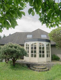Großes Einfamilienhaus mit schönem Wintergarten in Rees-Millingen - Rees