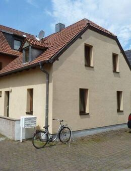 Kleines Haus, 3 Zimmer, Wfl. 85 qm, Stellplatz, Bad m. Wanne, Heizung mit Solarthermie 2021 neu - Bergtheim