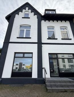 Saniertes Haus zu vermieten (3 Etagen - 9 Zimmer) mit Stellplätzen und Garten in Frechen - Frechen