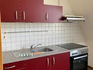 Objekt-Nr.: 11/24 - Schöne bezugsfreie 2-Zimmer-ETW im DG mit Dusche, EBK und Balkon in Denkmalschutzobjekt in Plauen - Plauen