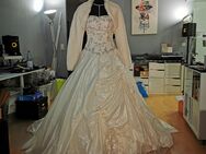 Brautkleid / Hochzeitskleid mit Schleppe - Rastatt