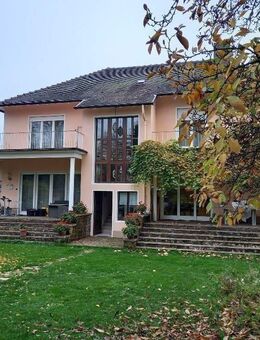Repräsentative, großzügige Stadtvilla in bevorzugter TOP Lage von St. Ingbert Süd, Nähe Innenstadt, im Toskanischen Stil - Sankt Ingbert