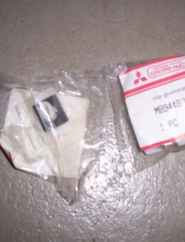 MB944823 Clip, Zierleiste, Heckscheibe Mitsubishi Carisma - Hannover Vahrenwald-List