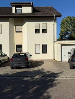 Krompholz Immobilien Schöne 3-Zimmer-Wohnung mit Balkon und KFZ-Stellplatz - Wiesloch