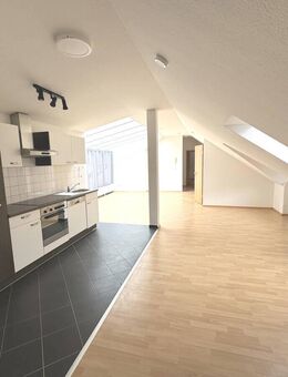 Gemütliche Dachgeschosswohnung in zentraler Lage zur Miete! - Geislingen (Steige)