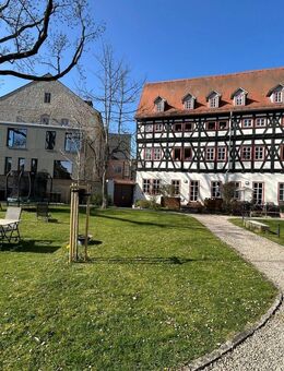 Wohnen mit Geschichte und Perspektive - Denkmal! Maisonettewohnung mit Stellplatz in zentraler Lage - Erfurt