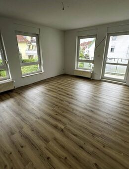 2-Raum mit Balkon, Tiefgarage und Stellplatz! - Glauchau