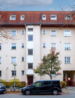 Berlin-Steglitz: Renditestarke Dachgeschosswohnung mit zwei Balkonen - Berlin
