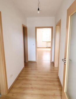 Bezugsfertige 2,5-Raum Wohnung mit Balkon, frisch gestrichen, mit Treppenhausreinigung - Oberhausen