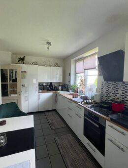 Sofort verfügbar: Wohnhaus mit viel Platz und sonnigem Garten, ideal gelegen in Eislingen - Eislingen (Fils)