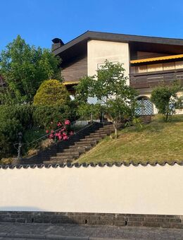 Grandioser Ausblick: Split-Level Bauweise trifft auf attraktive Lage. - Büdingen