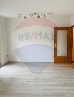 Charmante 1-Zimmer-Wohnung mit Balkon, separater Küche und Bad in Suhl zu verkaufen - Suhl