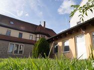 Zweifamilienhaus mit neuen Fenstern und Anbau in historischen Gebäude - Maßbach