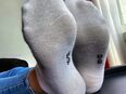 Getragene süß duftende Socken von meinen sexy Füßen in 84503
