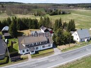 Naturnah wohnen - teilsaniertes Zweifamilienhaus mit reichlich Platz und großem Grundstück - Marienberg