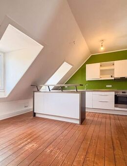 Perfekt für WG: 4-Zimmer-Altbauwohnung in Top-Lage über den Dächern Wiesbadens + Dachmansarde - Wiesbaden