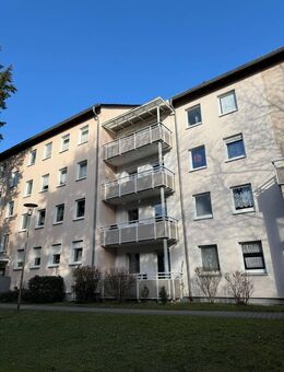 Gepflegte 3 Zi.-Wohnung mit guter Raumaufteilung / EBK + Balkon - Frankfurt (Main)