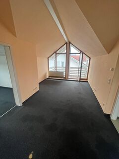 2,5 Zimmer-DG-Wohnung mit Balkon u. EBK in Kirchheim-Ötlingen