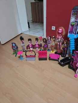 Monster high Schloss mit Zubehör und Playmobil Fahrzeuge - Wuppertal