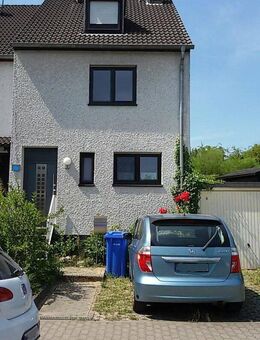 Reihenendhaus mit großem Eckgrundstück zum sofortigen Einzug bereit - Rosbach (Höhe)