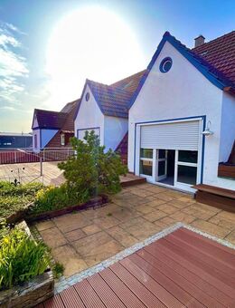 5 Wohnungen mit Halle und 5300 m2 Grund zum erweitern - Gundremmingen