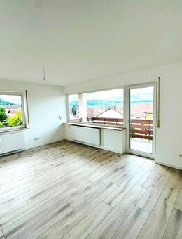 Hell - renoviert - sofort beziehbar: Wohnen im Obergeschoss - Ideal für die große Familie - Erlenbach (Main)