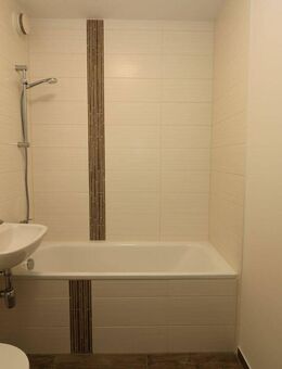 Wohlfühlgarantie...neu sanierte 2-RW mit Wanne und Balkon!!! - Freiberg