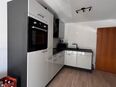 Küche mit Kühlschrank in 72336