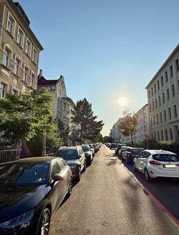 *** 3 Zimmerwohnung mit Balkon, Parkett und Aufzug! *** - Leipzig