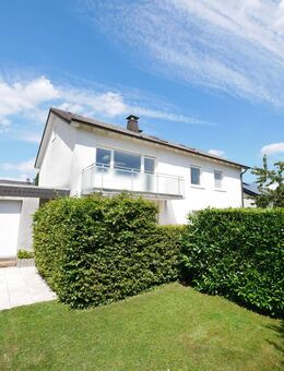 Zweifamilienhaus mit Großem Garten in ruhiger Wohnlage - Bad Driburg