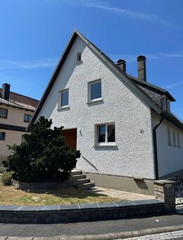 Komplett modernisiertes 4 Zimmer Einfamilienhaus, 2 Tageslichtbäder, voll unterkellert, Garage, Garten und vieles mehr.... - Rauhenebrach