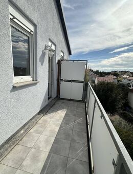 Ruhiges Wohnen im Dachgeschoss - Renovierte, geräumige 2-Raum-Wohnung mit Balkon und Außenstellplatz in Frienstedt! - Erfurt