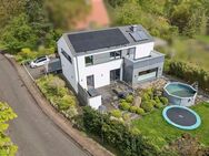 Gehoben und neuwertig: Modernes, freundliches KfW-70-Haus mit PV-Anlage in seenaher Lage von Fahren - Fahren