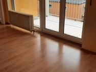 3 Raum Wohnung im Zentrum mit Balkon und kleiner Einbauküche - Riesa