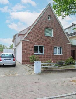Ansprechende Kapitalanlage in Bad Schwartau: Voll vermietetes, gepflegtes Dreifamilienhaus - Bad Schwartau