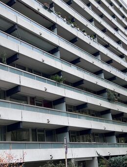 79 qm, Top vermietete, gepflegte 3 Zimmer-Wohnung mit Loggia in Köln-Ehrenfeld! - Köln