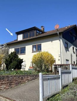 *** geräumige 3 Zimmer-Dachgeschoss-Wohnung mit tollem Burgblick ... ! *** - Beilstein (Baden-Württemberg)