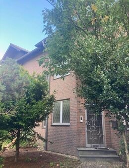 Solide Liegenschaft mit Einliegerwohnung großem Garten, Terrasse, Balkon und Doppelgarage in gesuchter Lage von Jülich ! - Jülich