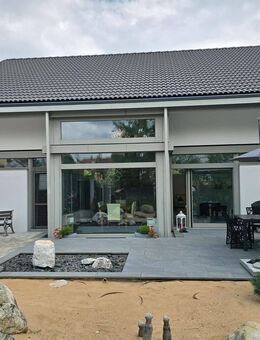 Repräsentatives Luxushaus der Firma Huf Haus mit Garten in 91154 Roth - Preis auf Anfrage - Roth (Bayern)