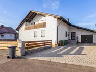 Viel Platz für Ihre Wohnideen: Großzügiges Zweifamilienhaus in Wettstetten - Wettstetten