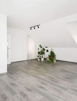 Attraktive Wohnung mit Balkon, Garten und zusätzlich ausgebautem Dachboden in Seelze-Letter! - Seelze