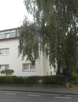 Freistehendes gepflegtes Dreiparteienhaus schöner Garten und Garage - Wohnung im Erdgeschoss bezugsfrei - beliebter Wohnort Köln Weiß - Köln
