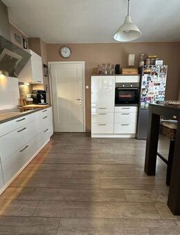 ZENTRUMSNAH! Gepflegte barrierearme 1OG ETW mit nur kosmetischen Renovierungsbedarf in saniertem MFH - Gummersbach