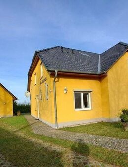 Doppelhaushälfte mit 2 Ferienwohnungen mit Sauna & Stellplätzen zwischen Müritz, Fleesen-&Kölpinsee - Göhren-Lebbin