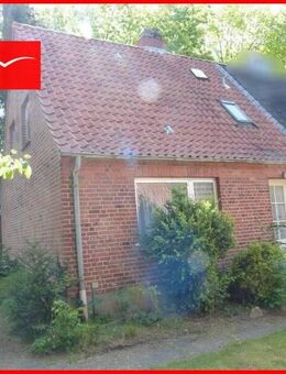 Ihlseenähe - modernisierungsbedürftige Haushälfte auf großem Grundstück. - Bad Segeberg