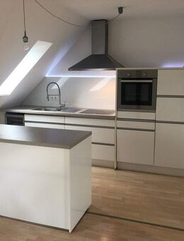 Tolle DG Wohnung mit Küche! - Bochum