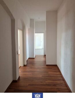 Perfekte Wohnung mit Charme! Wohnküche, Balkon und Tageslichtbad mit Wanne! - Freiberg